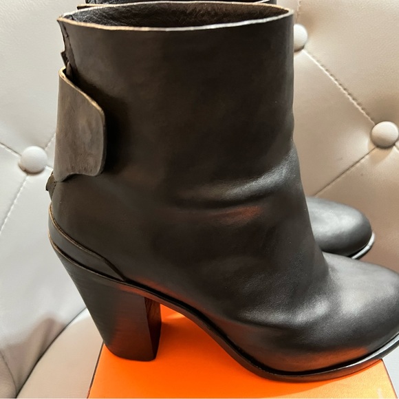 Rag & Bone Black Leather round-toed ankle booties - Picture 4 of 6